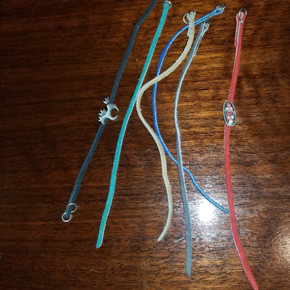 Petite suede bracelet set w/silver horse